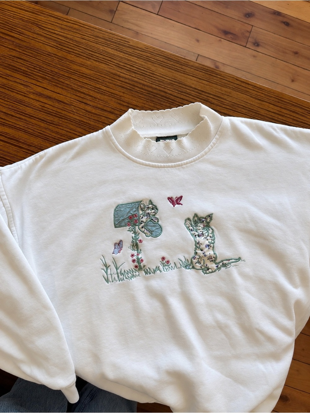 Vintage Cat embroidered Sweater